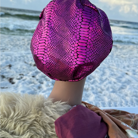 Iridescent cobra snake print scrub cap - Picture 2 of 3